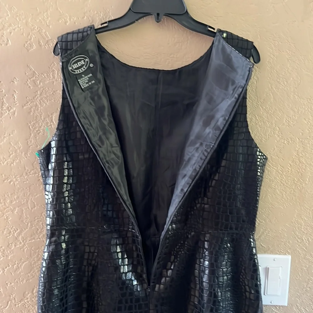 Vintage Selene Sport Women’s Black excellent condition faux crocodile sk…